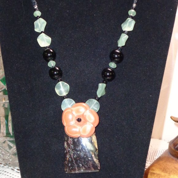 Stone & Macame Black & Coral STATEMENT NECKLACE - Picture 2 of 3